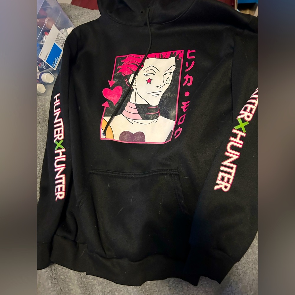 Black HunterXHunter hoodie size L.